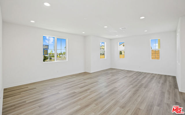 13889 Bell Way, Fontana CA: https://media.crmls.org/mediaz/6d46770e-300c-491d-8de0-b7ffc580056e.jpg