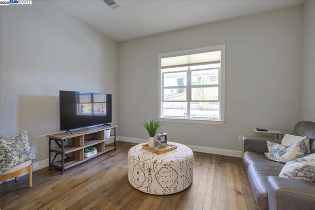 2092 Drysdale St, Danville CA: https://media.crmls.org/mediaz/6d4690da-aa6f-4d83-b62c-6a809f7c6b68.jpg