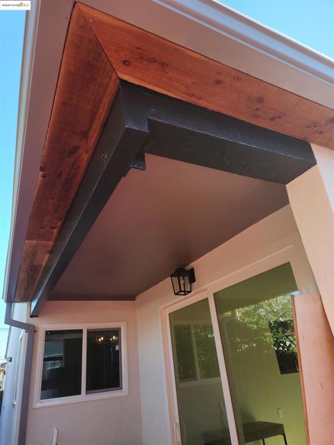 15373 Inverness St, San Leandro CA: https://media.crmls.org/mediaz/6d4751db-8bfc-4d0b-985f-cec5dd9ba01d.jpg