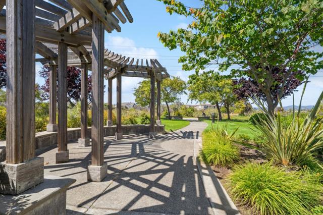410 Krystallos Lane, Redwood City CA: https://media.crmls.org/mediaz/6d475396-3995-4d03-8164-edd5daed75ce.jpg