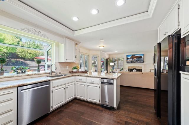 3338 Marsh Hawk Court, Pleasanton CA: https://media.crmls.org/mediaz/6d475727-e85b-4abd-a62d-7d4a7b9ebf0c.jpg