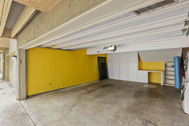 3330 Caminito Eastbluff, La Jolla CA: https://media.crmls.org/mediaz/6d477c91-3cb2-44da-933e-7a6b01d1e012.jpg