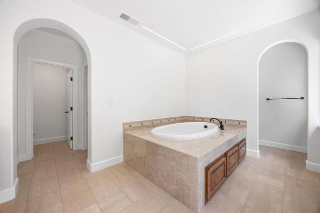 2953 Pebble Beach Circle, Fairfield CA: https://media.crmls.org/mediaz/6d480fac-5f8e-43b7-b531-4e9f55f460af.jpg