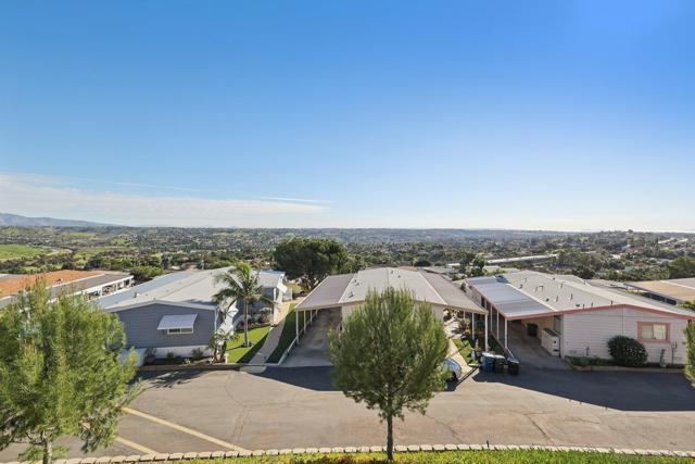 275 S Worthington St, Spring Valley CA: https://media.crmls.org/mediaz/6d487d6e-8ed9-4bac-bba3-8abb14a62a65.jpg