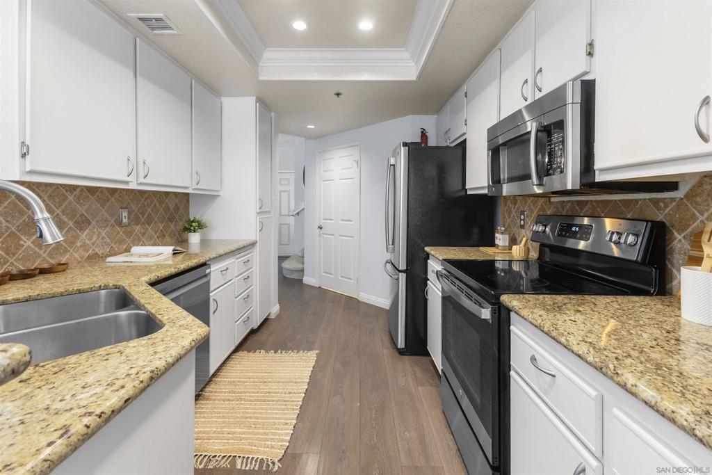 640 Camino De La Reina - photo 16