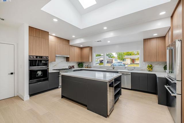 41511 Chadbourne Dr, Fremont CA: https://media.crmls.org/mediaz/6d491b5e-6d31-48e9-8099-7c2507705fd1.jpg