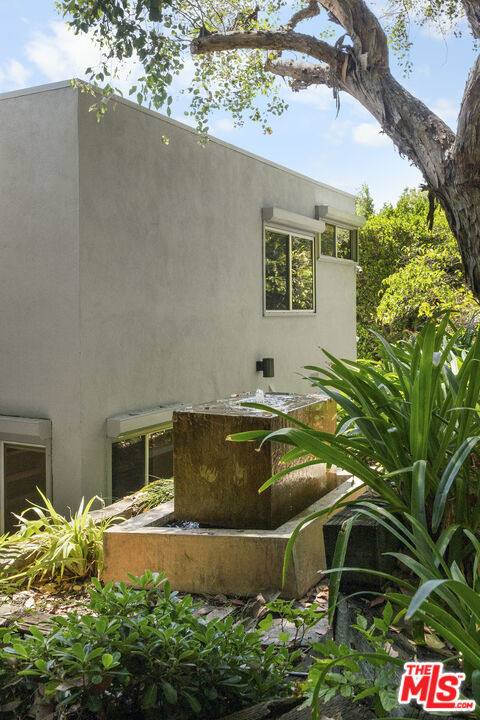 3625 Lowry Road, Los Angeles CA: https://media.crmls.org/mediaz/6d492a82-03e4-4251-9deb-aaca990fe5fb.jpg