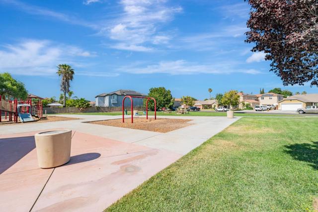 367 Sunburst Street, Los Banos CA: https://media.crmls.org/mediaz/6d495659-8246-4833-a5c1-f7d2efbba6c2.jpg