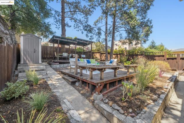 749 Mckinley Ave, Oakland CA: https://media.crmls.org/mediaz/6d49734f-56ab-4638-b204-32b84e6f569a.jpg