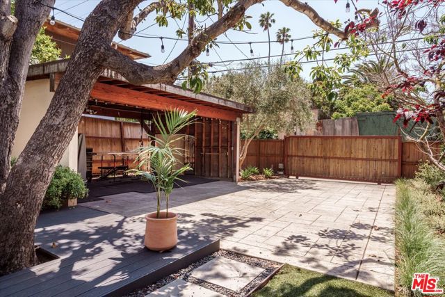 630 Brooks Avenue, Venice CA: https://media.crmls.org/mediaz/6d497755-b799-44bf-a22d-951ddce45ecc.jpg