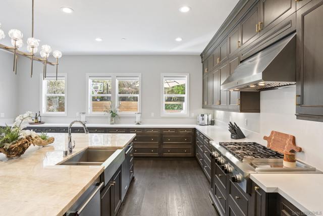 4706 Chase Ct, Carlsbad CA: https://media.crmls.org/mediaz/6d49e909-6f49-4e07-9bea-6e5c8eb0ed52.jpg