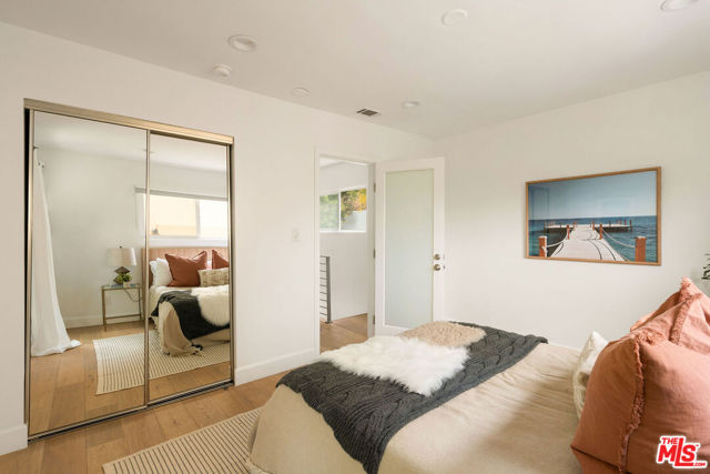 12366 Laurel Terrace Drive, Studio City CA: https://media.crmls.org/mediaz/6d4a7395-9c17-450c-9c5a-8b0e7be97386.jpg