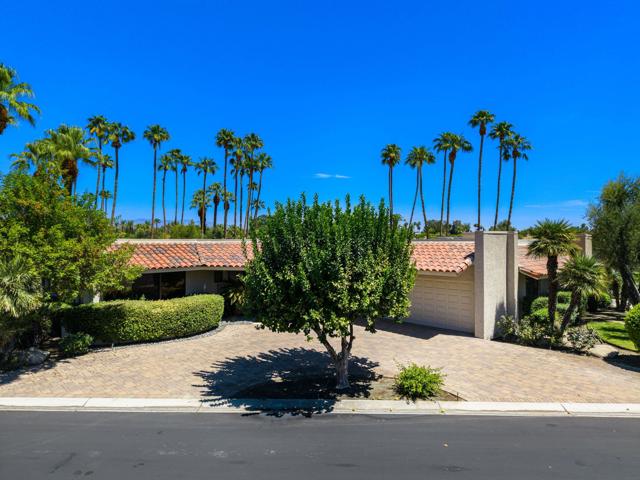 140 Columbia Drive, Rancho Mirage CA: https://media.crmls.org/mediaz/6d4a748b-1a64-46d6-9bf4-c2dc5f2327e5.jpg