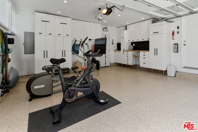 11575 Dona Dorotea Drive, Studio City CA: https://media.crmls.org/mediaz/6d4ab79a-1280-4829-a01f-6664c3c85902.jpg