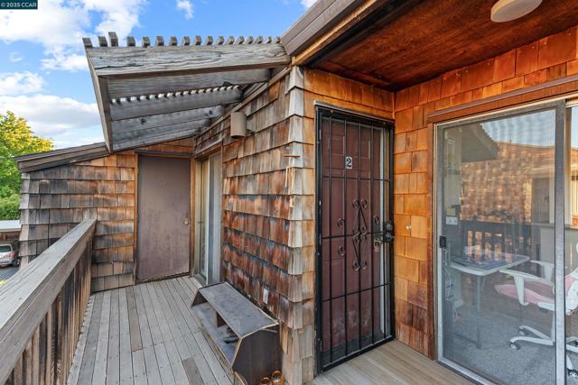 2450 Walters Way, Concord CA: https://media.crmls.org/mediaz/6d4abb59-ca50-41e7-850c-d1bacacadeeb.jpg