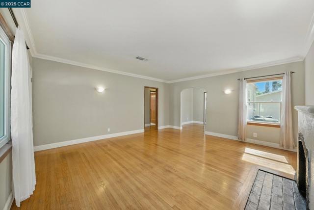 3832 33rd St, Sacramento CA: https://media.crmls.org/mediaz/6d4ac04d-ea34-4010-8834-cface5928af8.jpg