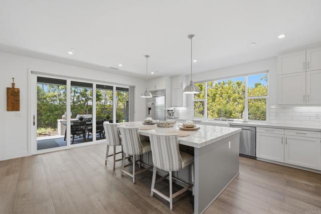 Detail Gallery Image 4 of 74 For 374 Fulvia St, Encinitas,  CA 92024 - 4 Beds | 4/1 Baths