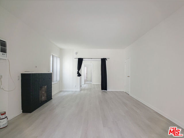 336 S Wilton Place, Los Angeles CA: https://media.crmls.org/mediaz/6d4b2d57-95d4-4ed6-aef2-989ed19b7443.jpg