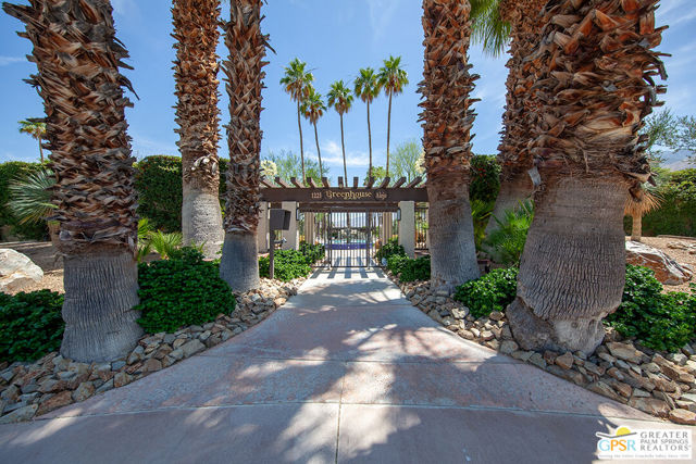431 N Calle Rolph, Palm Springs CA: https://media.crmls.org/mediaz/6d4b4964-fa19-459a-85b5-5c2dfe9ed04d.jpg