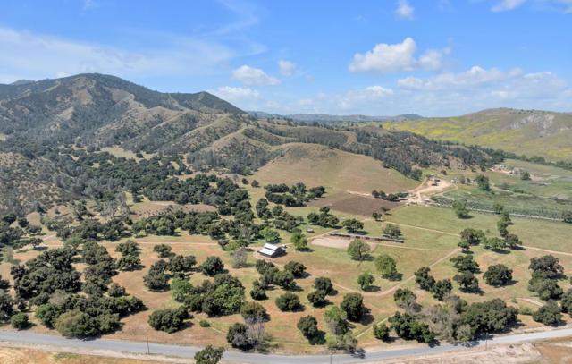 770 Limekiln Road, Hollister CA: https://media.crmls.org/mediaz/6d4bb0a1-72dd-46e8-ac52-70d977f973d4.jpg