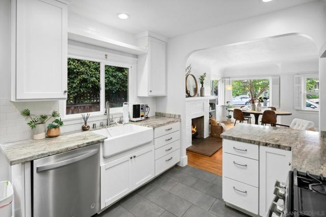 Image 3 of 30 For 4067 Palmetto Way