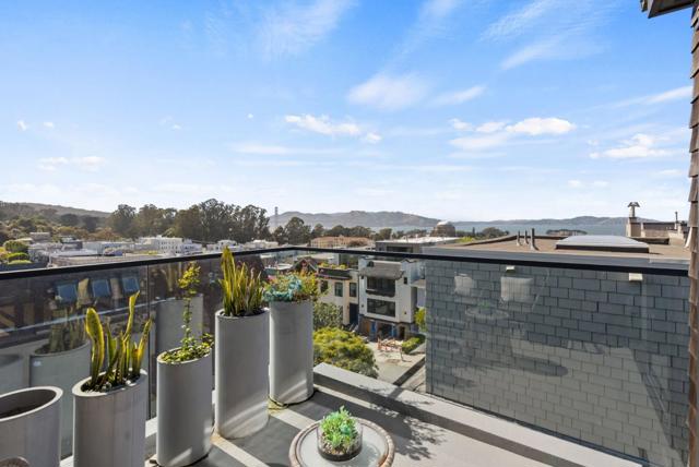 2853 Broderick Street, San Francisco CA: https://media.crmls.org/mediaz/6d4c9848-4c59-4b68-9f90-5c3843cf86be.jpg