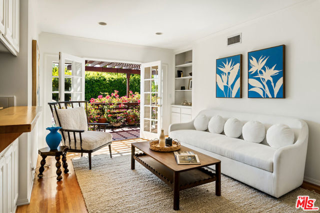 1475 Edris Drive, Los Angeles CA: https://media.crmls.org/mediaz/6d4cccc1-3788-4132-b5e7-97cc17d15cac.jpg