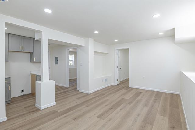 4015 SAN JUAN ST, Oakland CA: https://media.crmls.org/mediaz/6d4d0a1e-a3b1-4235-b5c4-9ec8c078f81c.jpg