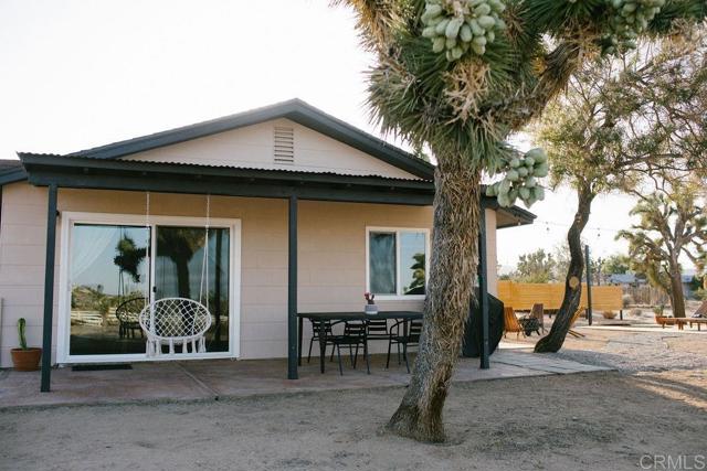 Detail Gallery Image 10 of 22 For 57222 Hillcrest Dr, Yucca Valley,  CA 92284 - 2 Beds | 1 Baths