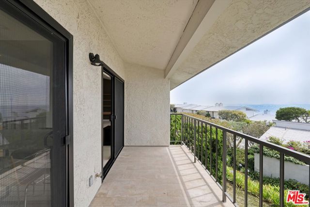 6789 Shearwater Lane, Malibu CA: https://media.crmls.org/mediaz/6d4d9777-f1e1-4c8b-ab42-0aa415f201f6.jpg