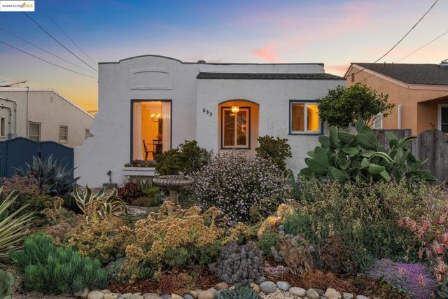 533 Lewis Ave, San Leandro CA: https://media.crmls.org/mediaz/6d4da1e0-ae32-4d90-b938-5ecb2fe3bc0f.jpg