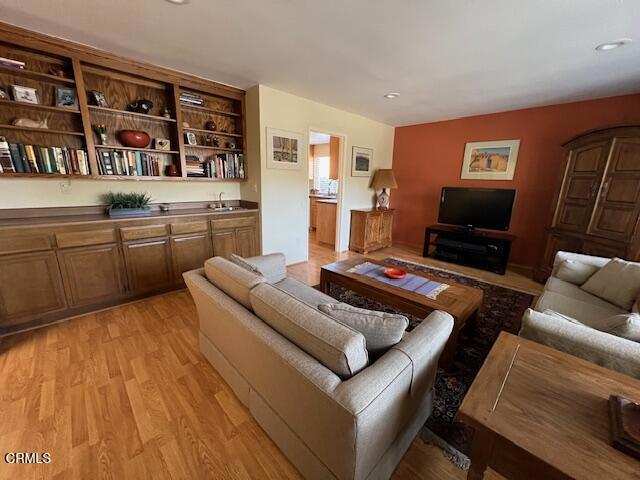 22106 Village 22, Camarillo CA: https://media.crmls.org/mediaz/6d4decba-615f-4825-8840-9c18b328b95f.jpg