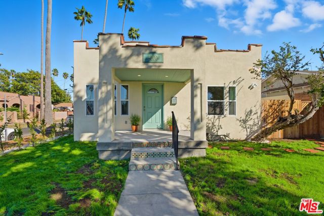 5200 S St Andrews Place, Los Angeles CA: https://media.crmls.org/mediaz/6d4eaf43-f7dc-44a1-b161-36b70b79f122.jpg