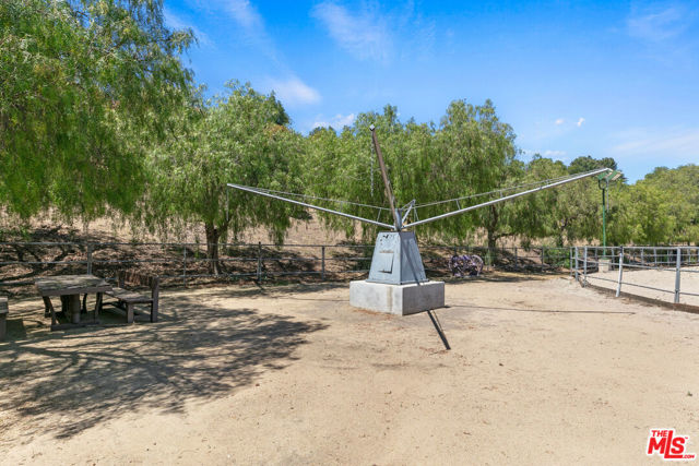 13418 Nightsky Drive, Camarillo CA: https://media.crmls.org/mediaz/6d4ee1ed-95b9-46e5-bb20-cf400e998cdb.jpg