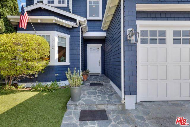 1712 CURTIS Avenue, Manhattan Beach CA: https://media.crmls.org/mediaz/6d4f4743-5059-4496-8fe4-6e6297d3dc18.jpg