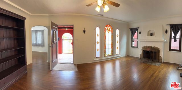2437 Granville Avenue, Los Angeles CA: https://media.crmls.org/mediaz/6d4f6dd7-a71f-4709-804b-c72aba1a65f8.jpg