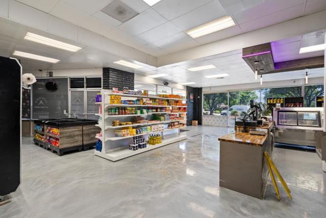 16915 16915 Monterey Hwy, Morgan Hill CA: https://media.crmls.org/mediaz/6d4fce62-e8fd-428c-a302-de3141c5106e.jpg