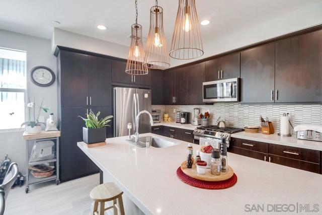 2092 Tango Loop, Chula Vista CA: https://media.crmls.org/mediaz/6d5022c6-8744-4839-8aef-34610b2b2b79.jpg