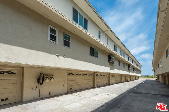 4801 La Villa Marina, Marina del Rey CA: https://media.crmls.org/mediaz/6d506812-9959-493a-8641-6fa3c5586457.jpg