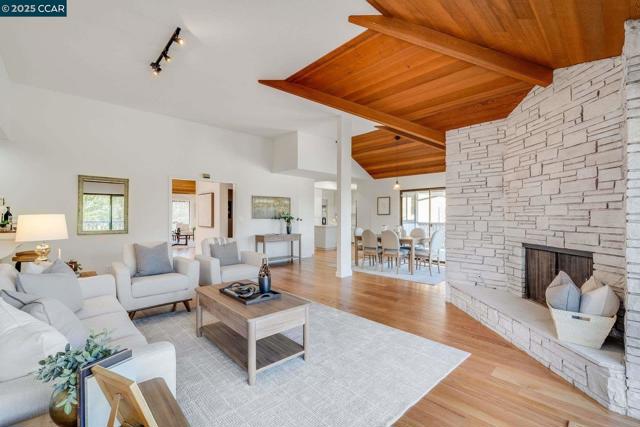 36 Candlewood Place, Walnut Creek CA: https://media.crmls.org/mediaz/6d508e2f-b26f-44b1-89d6-b95386d898f5.jpg