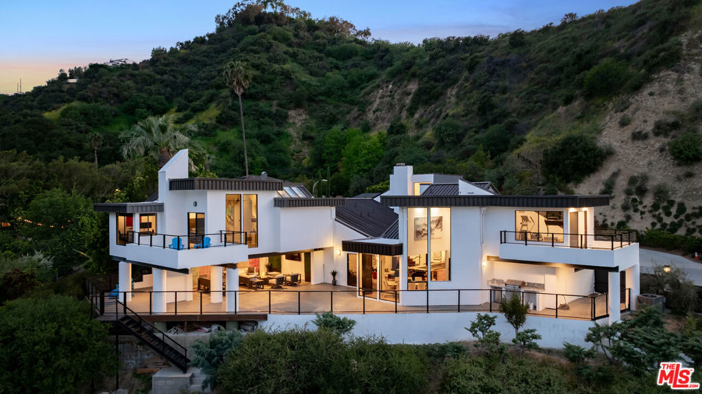 3372 Longridge Terrace