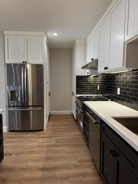 200 Sheridan Avenue, Palo Alto CA: https://media.crmls.org/mediaz/6d52cd87-057f-4e5a-a916-242e838e5312.jpg