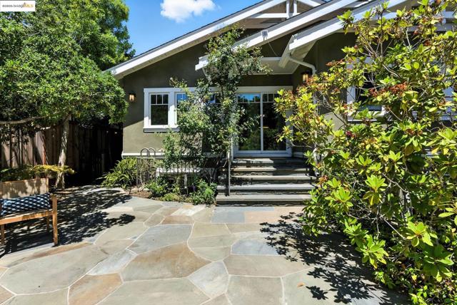 1020 Channing Ave, Palo Alto CA: https://media.crmls.org/mediaz/6d52d039-84fb-4671-9f5a-a67ec262335f.jpg