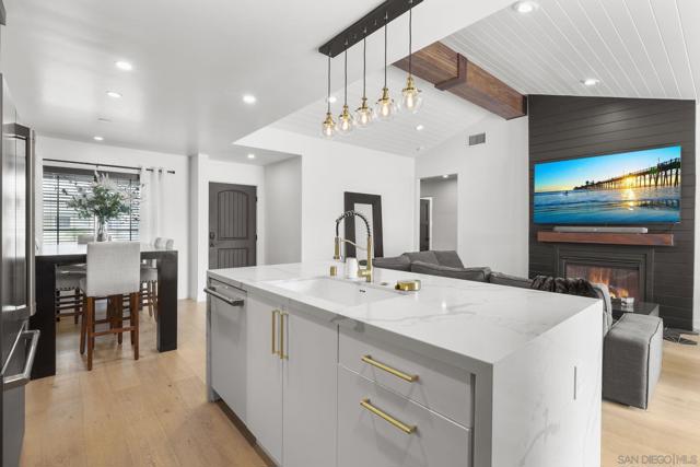 2146 Foster St, Oceanside CA: https://media.crmls.org/mediaz/6d52d21b-abdc-4179-9768-5cac9ac0419e.jpg