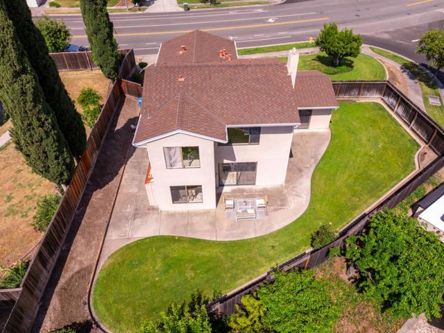 8760 Rancho Hills Drive, Gilroy CA: https://media.crmls.org/mediaz/6d5301a1-b448-4091-bf34-3dd7cb84ecbc.jpg