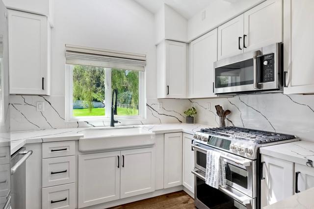 1782 E Pointe Avenue, Carlsbad CA: https://media.crmls.org/mediaz/6d5342b1-834d-4f0a-ae74-e9e3038daa1b.jpg