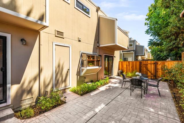 1993 Plymouth Street, Mountain View CA: https://media.crmls.org/mediaz/6d534532-995e-471b-a473-132fc3dece21.jpg