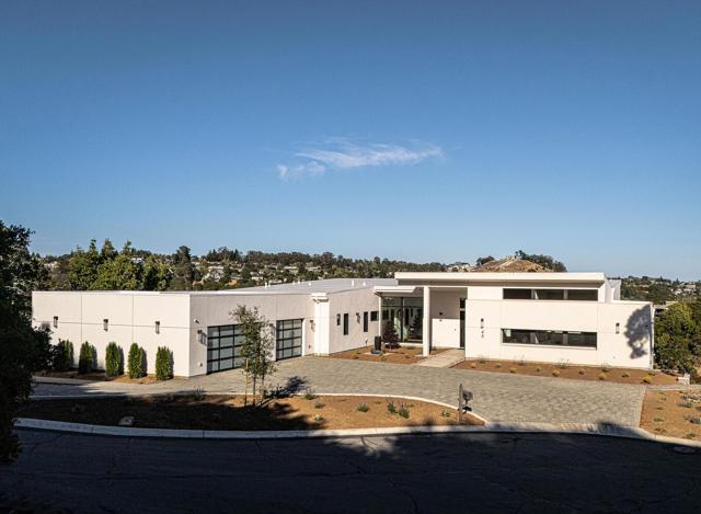 45 Calaveras Court, Hillsborough CA: https://media.crmls.org/mediaz/6d53c669-cc4e-41fc-8586-68a5557ea43b.jpg