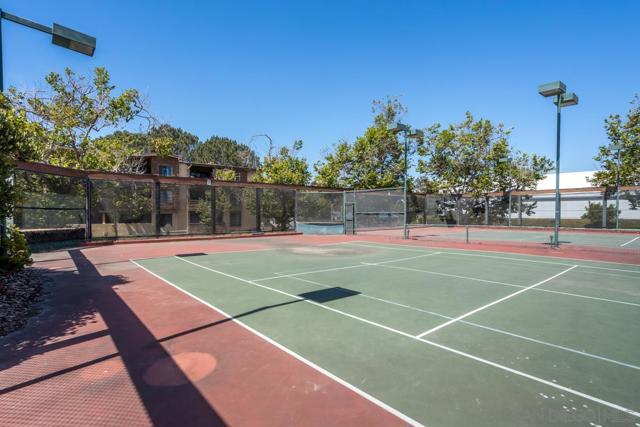 8880 Villa La Jolla Dr, La Jolla CA: https://media.crmls.org/mediaz/6d547fbd-1bd3-4fb1-9de1-0e871d9a8193.jpg