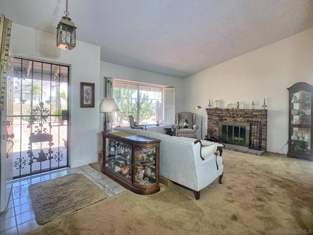 2552 Wind River Rd, El Cajon CA: https://media.crmls.org/mediaz/6d5480e6-e083-4d34-ac46-50e0082a1887.jpg